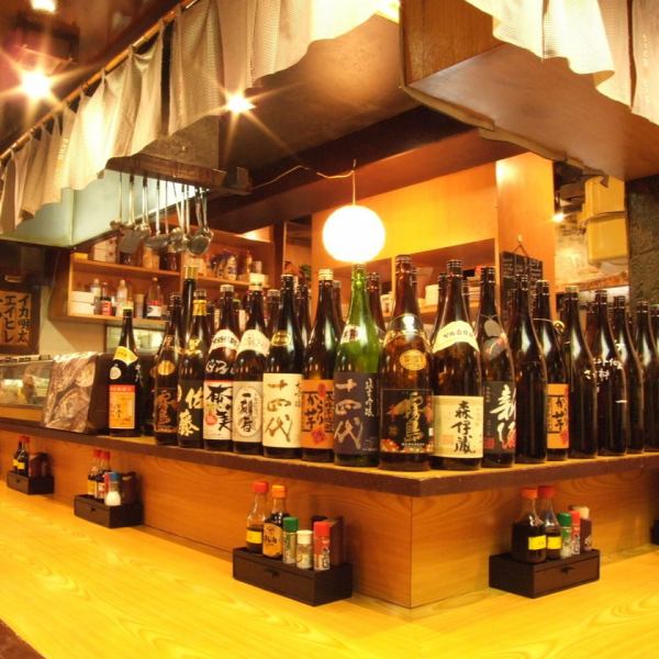 A counter with shochu and local sake.Regular customers also keep bottles in a row ♪ Carefully selected items that are really delicious and go well with your food!
