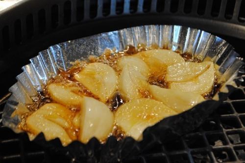 [Please enjoy our carefully made "jumbo garlic"!] Garlic baked in foil