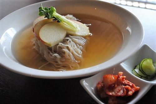 【こだわりの自家製生麺！】冷麺