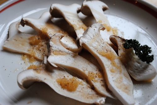 [Recommended! Popular menu] Grilled king oyster mushrooms with Korean salt