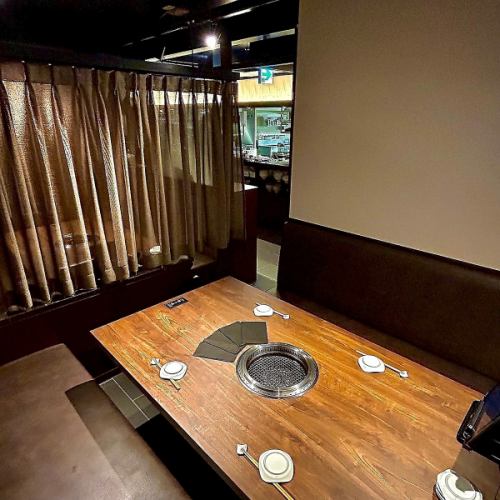 家族連れも安心の広々店内