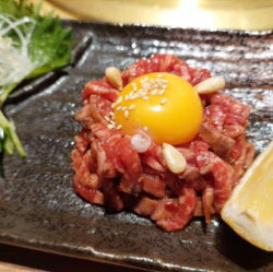 《刺身》阿斯塔烤蛋 Yukhoe