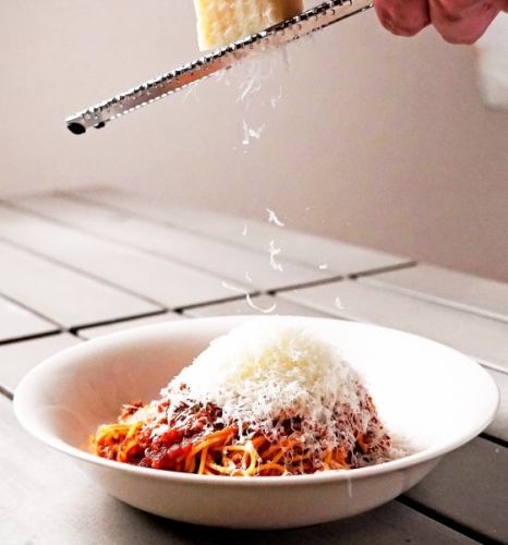 Bolognese with grated cheese