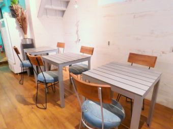 [Table seats available for 1 to 6 people] Can be used in various scenes such as women's associations, night cafe meals and banquets.