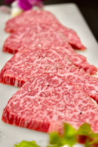 黒毛和牛、赤身肉が売りの焼肉店！