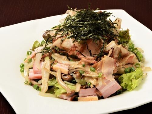 Japanese style salad with bacon and mushrooms