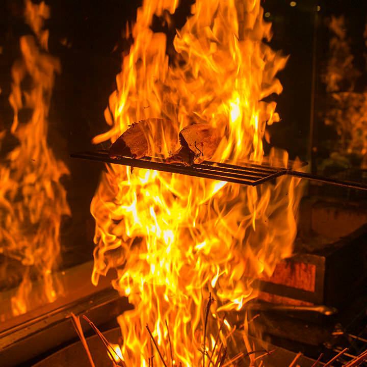 自慢の藁焼きや、四国名物、地酒など多数ご用意☆個室完備で会社宴会にも◎