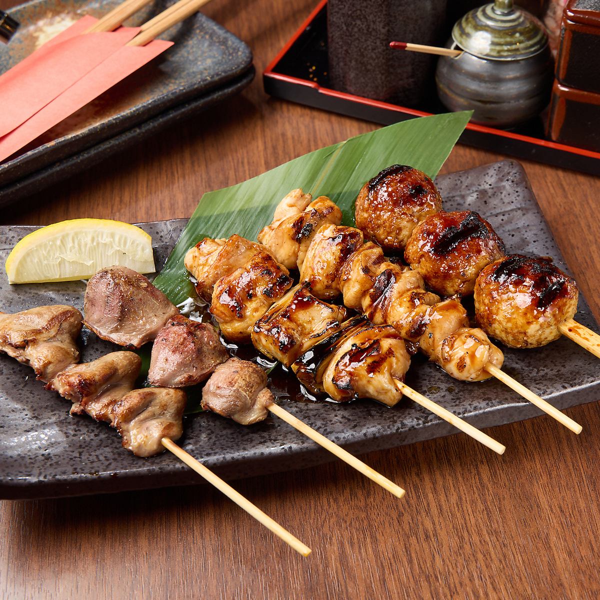 朝引きの鶏ｗぽ使った名物串や希少部位の串をご用意◎