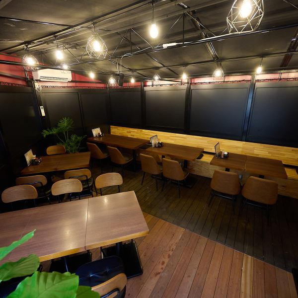 【お店全体の雰囲気紹介】明るくて居心地の良い店内は、まさにどなたでも歓迎！！ひとり飲みからグループ宴会まで、どんなシーンでも立ち寄りやすい雰囲気が魅力です◎貸切利用もOK！最大24名まで対応可能で、気軽にご相談ください！