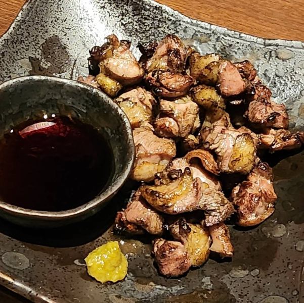 【当店名物！！】炭の香ばしさ広がる！薩摩地鶏もも炭火焼きの魅力