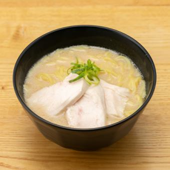 鸟屋的浓郁白汤拉面
