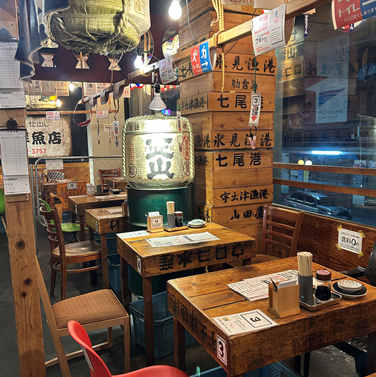 2名席を14卓ご用意しております。会社帰りにお一人でお立ち寄りいただくもよし、同僚とのサク飲みにもぴったりです！24時まで営業しておりますので、2軒目のご利用にもおすすめです。