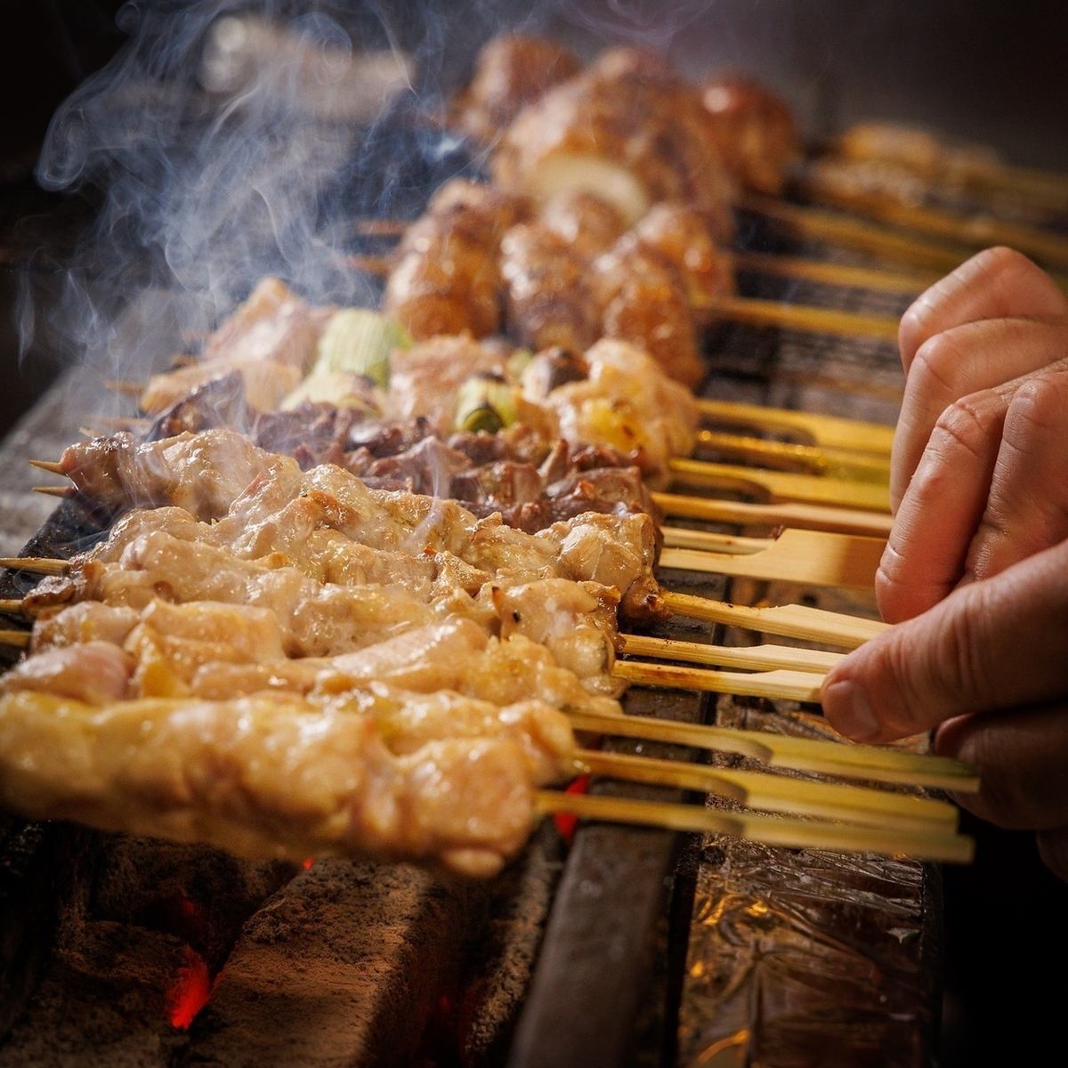 All-you-can-eat Bincho charcoal-grilled yakitori and all-you-can-drink tabletop server are very popular♪