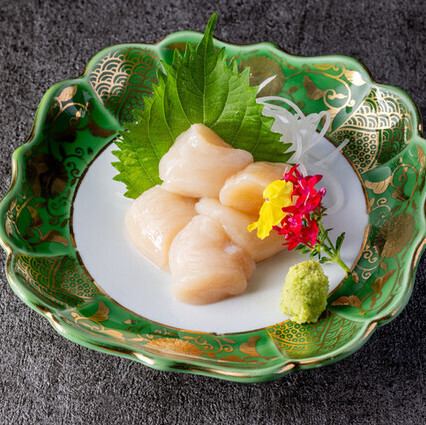 Scallop sashimi