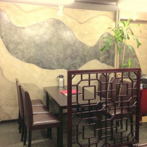 ゆったりとしたテーブル席もご用意しております！会社の飲み会、お祝い、昼宴会など様々なシーンでご利用いただけます