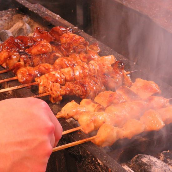 毎日手作業で串に刺しているこだわりの焼き鳥です。