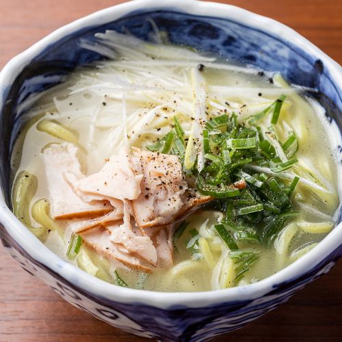 鶏出汁白湯ラーメン