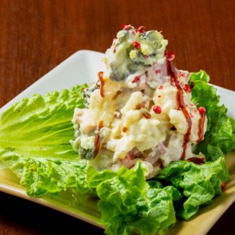 燻製鴨の大人のポテトサラダ