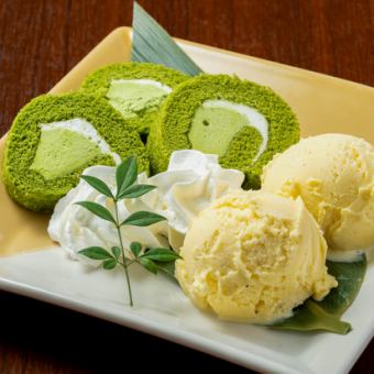 お抹茶のロールケーキバニラアイス添え