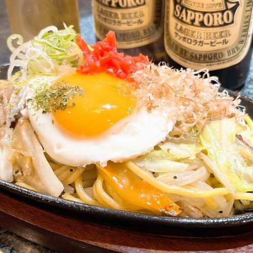 Yakisoba topped with fried egg