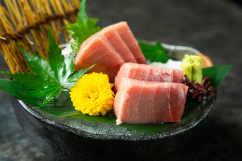 Medium fatty tuna sashimi