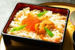 Crab, sea urchin and salmon roe rice