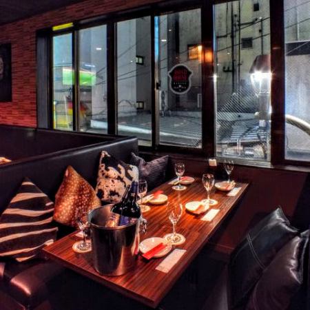 [1 minute walk from Shinjuku Station] The stylish sofa seats are also popular for dates!