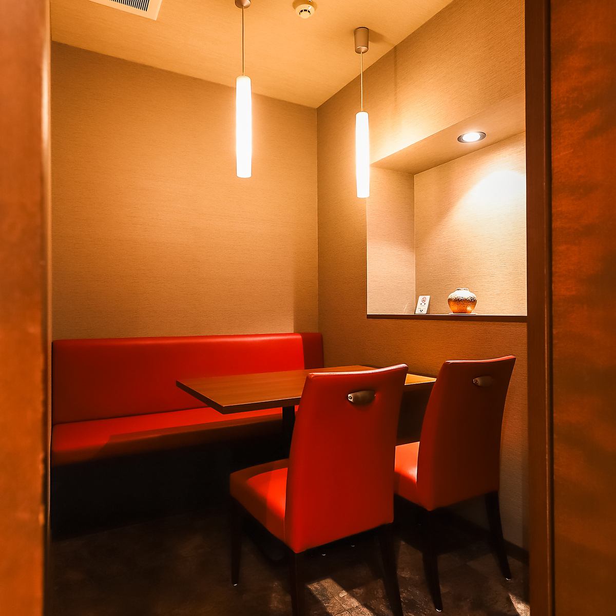 フランス料理を極めたシェフが織り成す和洋折衷の鉄板焼き。洋酒も豊富な新感覚料理店