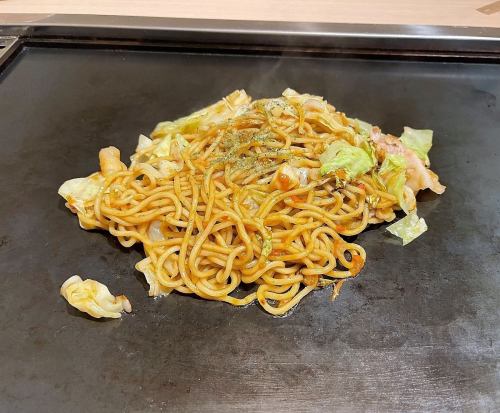 ガーリック 焼そば(いか・豚肉・ニンニク)