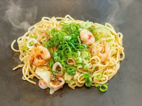 海鮮ごま塩 焼そば(いか・えび・特製塩ダレ味)