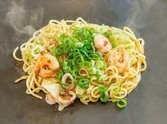 海鲜芝麻盐炒面（含鱿鱼和虾，特制盐味酱汁）