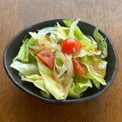一份很小的蔬菜沙拉