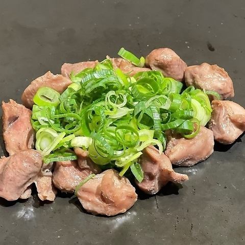 Salt-grilled chicken gizzards