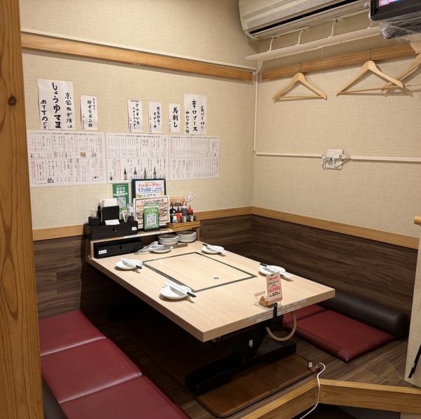 ～お知らせ～★1階奥にも半個室のお座敷があります!!★より快適に、ゆったりとお食事を楽しめる「お座敷」です♪2名様から、最大4名様でご利用いただけます!!