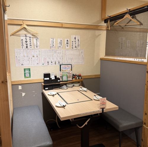 4名様×3卓。鉄板が設置された席で、熱々の鉄板料理をお楽しみいただけます。またテラス席もございますので、ご希望の際にはお問い合わせください。