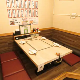 【一楼餐桌座位已改造成榻榻米包间】一楼已改造成榻榻米包间，您可以在这里更舒适、更悠闲地享用美食♪ 可接待2至4人团体！！