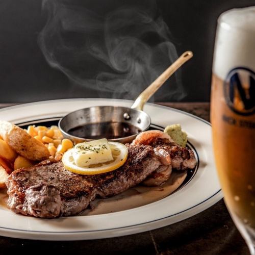 "肉好きには堪らない"ステーキをはじめ、肉汁あふれる本格料理をご提供