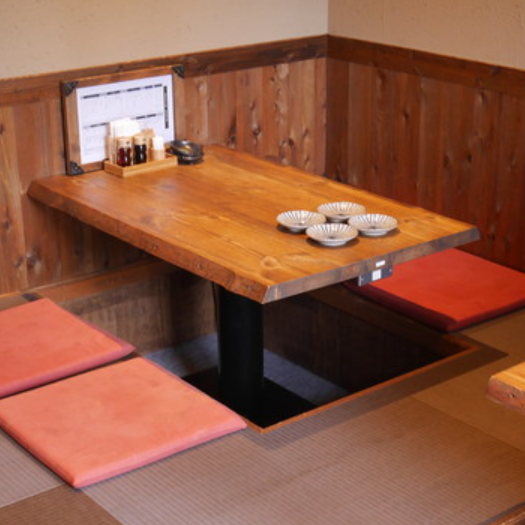 [Available from 2 people! Loose digging] This is our most popular seat and can be used by 2 people !! Small to medium-sized banquets are here ♪ Company drinking party, welcome and farewell party Please use it in various scenes such as joint party, girls-only gathering, alumni association, etc. We also have multiple courses that are ideal for various banquets! !!