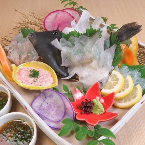 You can enjoy fresh seasonal seafood dishes at a reasonable price!