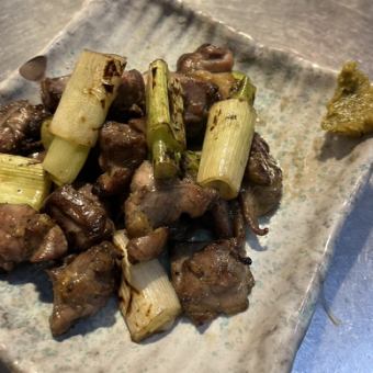 名物もも炭火焼 