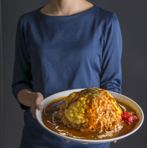 選擇尺寸，即可享有人氣爆棚的毛絨帽子煎蛋飯，價格為979日圓（含稅）