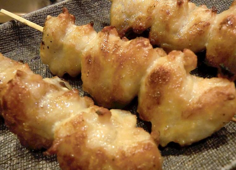 炭火で丁寧に焼き上げる極上の焼鳥・鶏料理を味わえます♪