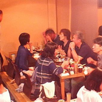 Up to 8 people can sit.How about a family dinner or a company banquet? The slightly raised tatami mat seats make your feet comfortable.