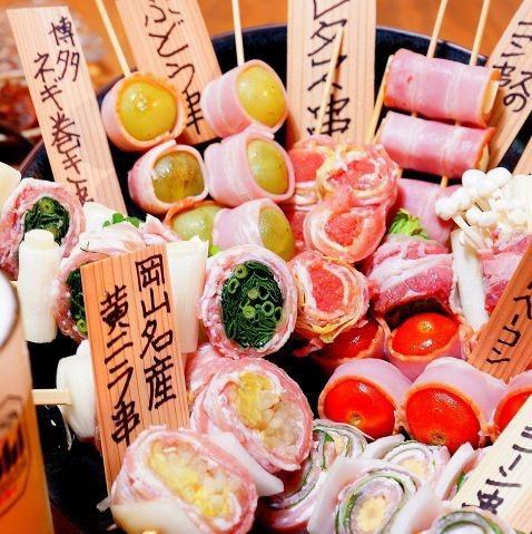 一家隐藏的、人气爆棚的餐厅,可以品尝到正宗的博多烤串!这家餐厅非常受欢迎,周末很难订到位置!