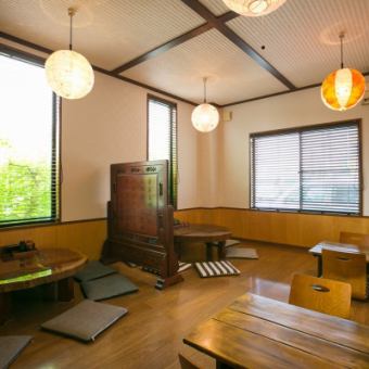 [Zashiki] A room in a tatami room that makes you feel nostalgic! The chabudai is a room that makes you feel nostalgic.How about a banquet around a cushion and a chabudai?It's a tatami room, so it's perfect for dining with children ◎ Please come to heal your usual fatigue ♪