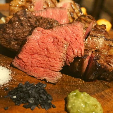 This restaurant serves delicious aged meat and craft beer!