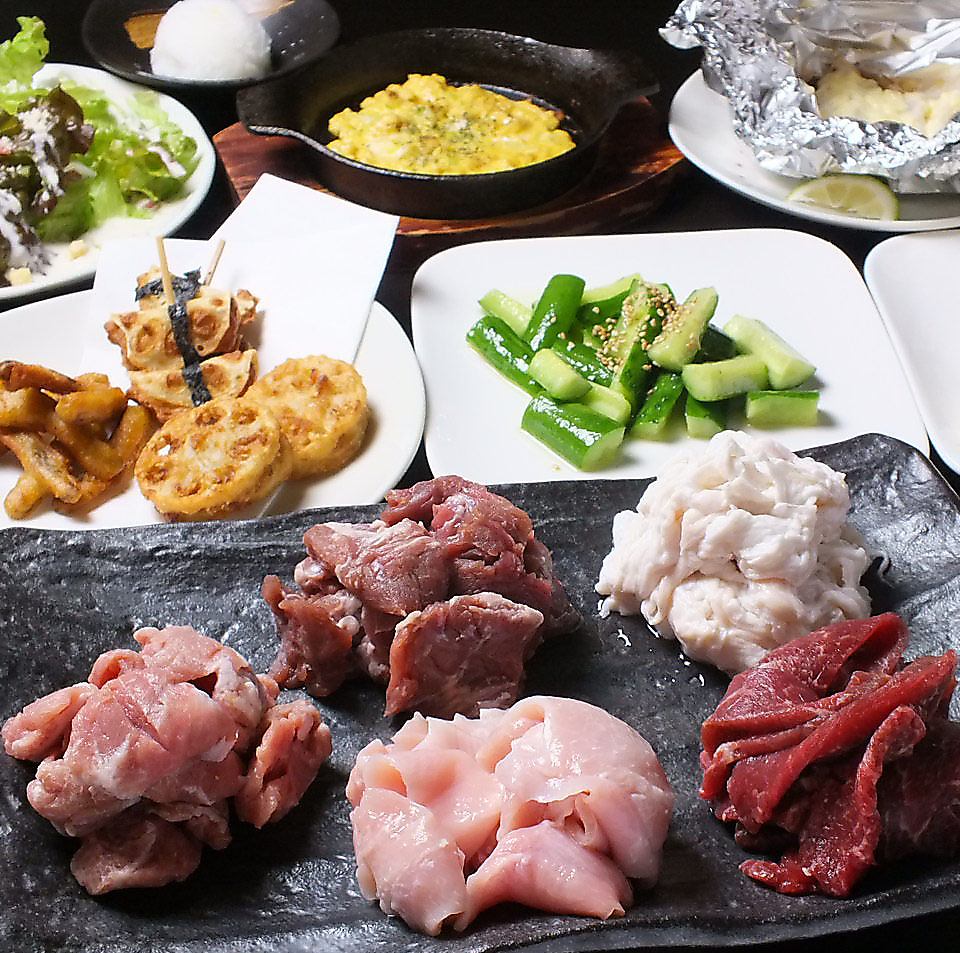 北海道から直送のジンギスカンは超レアなため生で食べられる逸品