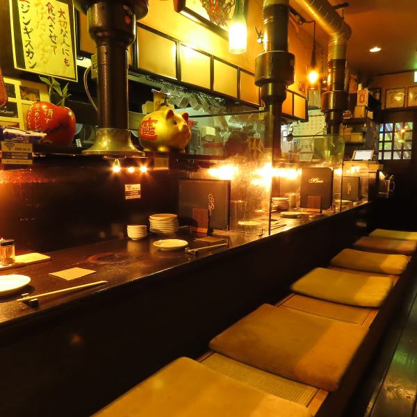 お一人様でも気軽に立ち寄れるカウンター席があり。仕事帰りにふらっとサク飲みを楽しむのにぴったりです！北海道から直送された新鮮なジンギスカンは、他では味わえない絶品。じゅわっとした旨味が口いっぱいに広がります。友人や大切な人と特別な時間を共過ごしましょう☆美味しい料理が待っています！