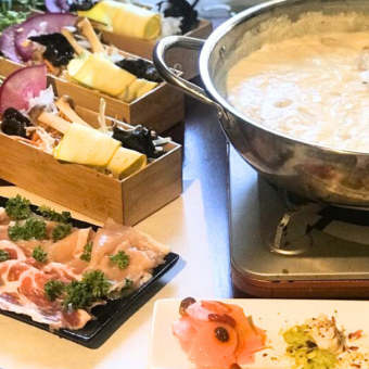 【ディナー限定】薬膳火鍋 美桜鶏と三元豚コース★4種類の薬膳出汁から選べる2色鍋/6000円(税込)