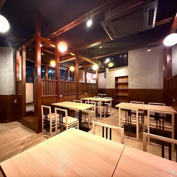 木目を基調とした内装が心地よく、古民家風で隠れ家のようなお店です。和の雰囲気漂う空間には、台湾のキュウフンを思わせるちょうちんが飾られ、おしゃれさも演出しています。アットホームな雰囲気が広がり、どなたでも入りやすく、心が安らぐ落ち着いた時間を過ごせること間違いなしです！ご来店お待ちしております♪